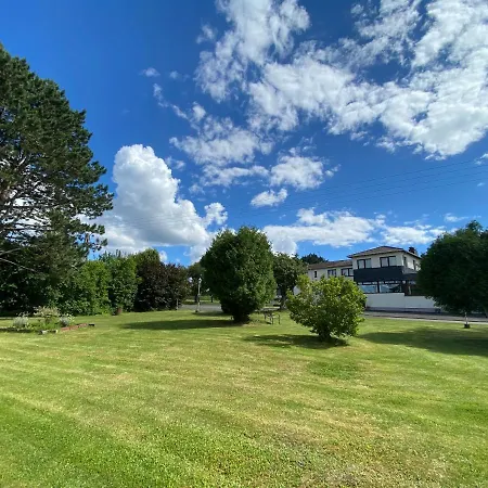 מלון Eifel Haus West 3*